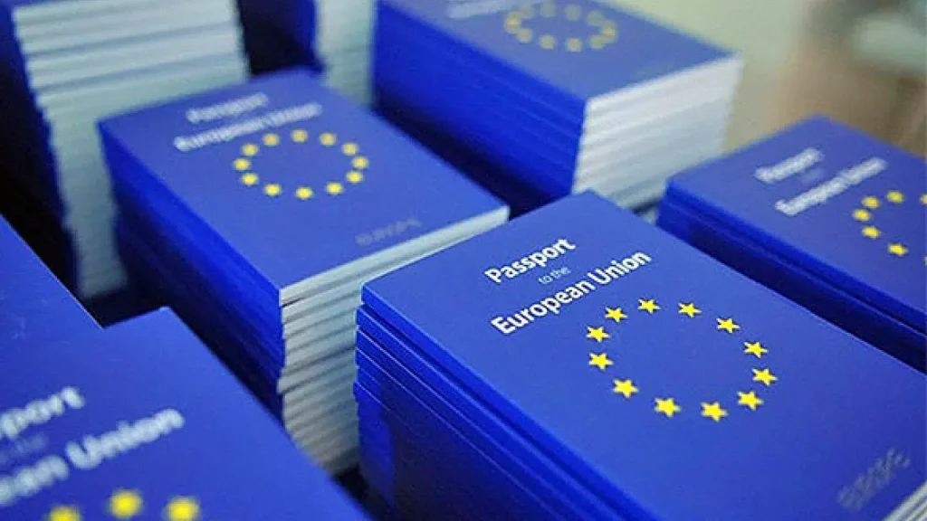 Blue Card Nedir? Başvuru Şartları, Hakları ve Avantajları (2025 Güncel Rehber)